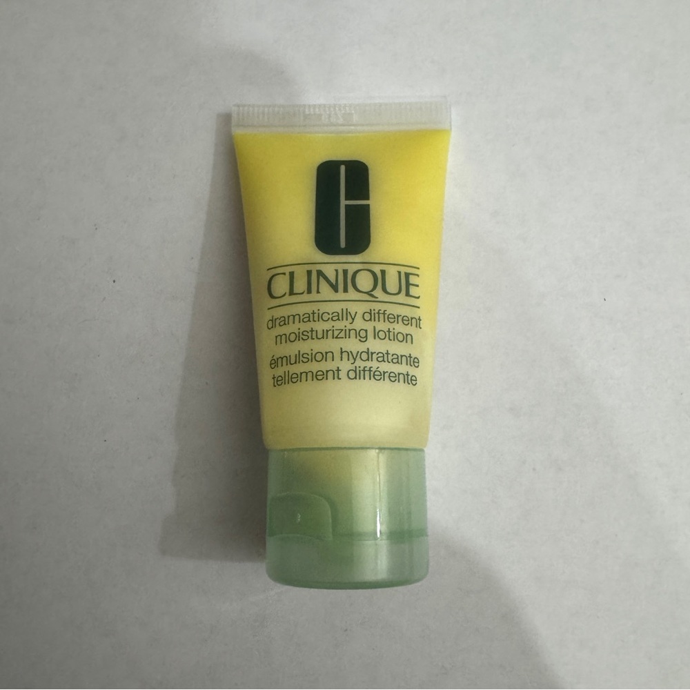 Clinique Dramatically Different Moisturizing Lotion 1 OZ - Picture 1 of 2